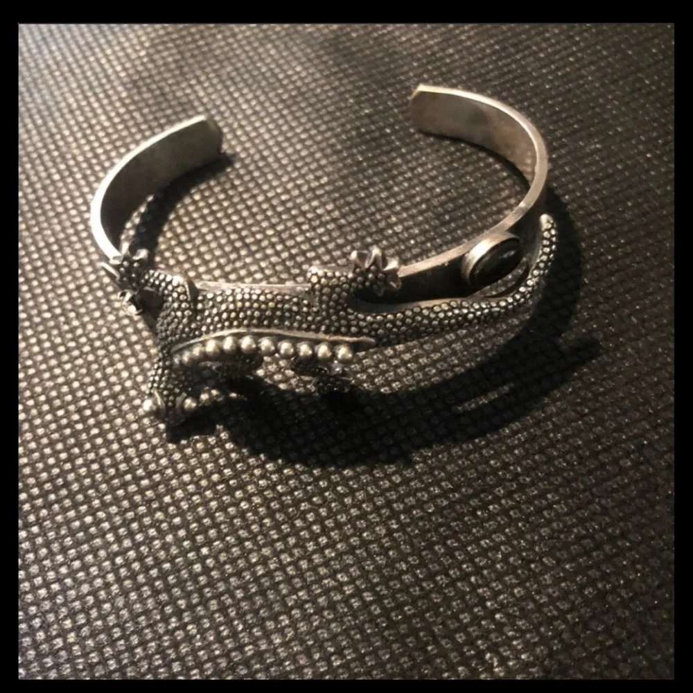 Mary De Marco salamander cuff bracelet Rare Very lifelike  detail Eyecatching